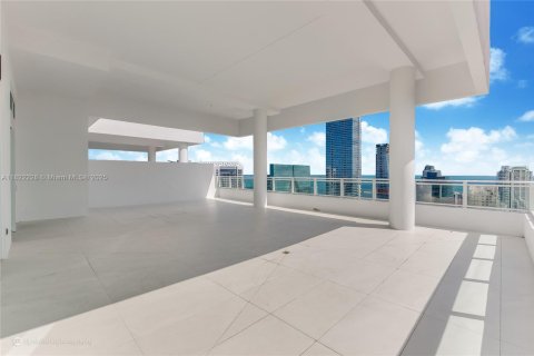 Copropriété à louer à Miami, Floride: 3 chambres, 289.2 m2 № 1787103 - photo 2