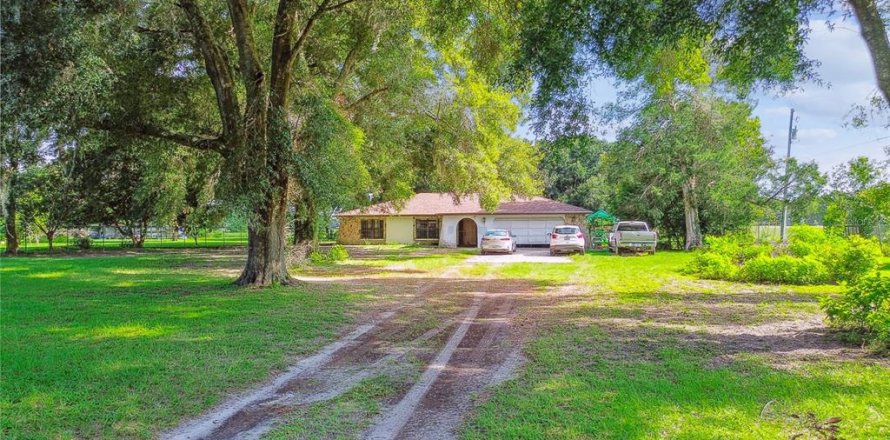 House in Brooksville, Florida 3 bedrooms, 401.62 sq.m. № 2109291