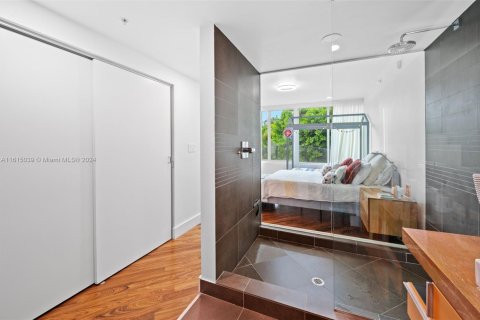 Condominio en venta en Miami Beach, Florida, 1 dormitorio, 64.29 m2 № 2077056 - foto 19