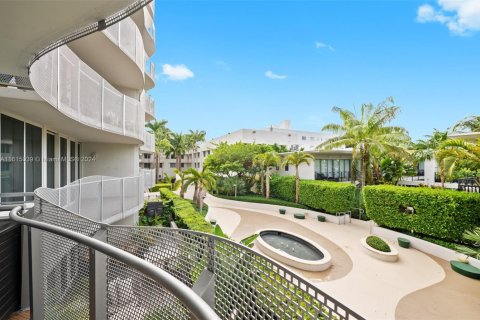 Condominio en Miami Beach, Florida, 1 dormitorio  № 2077056