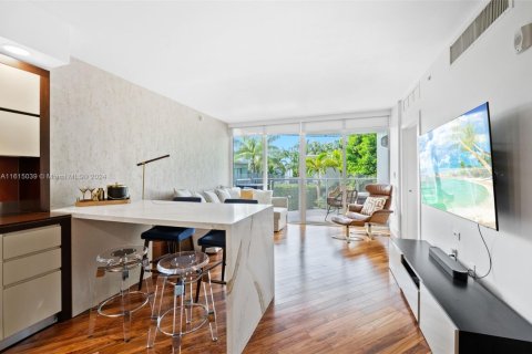 Condominio en venta en Miami Beach, Florida, 1 dormitorio, 64.29 m2 № 2077056 - foto 6