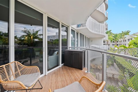 Condominio en venta en Miami Beach, Florida, 1 dormitorio, 64.29 m2 № 2077056 - foto 11