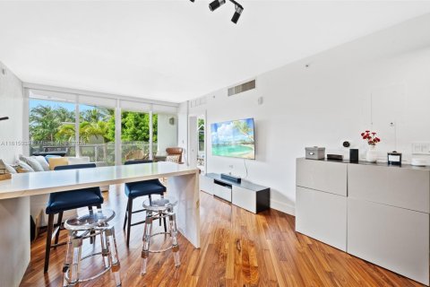 Condominio en venta en Miami Beach, Florida, 1 dormitorio, 64.29 m2 № 2077056 - foto 8