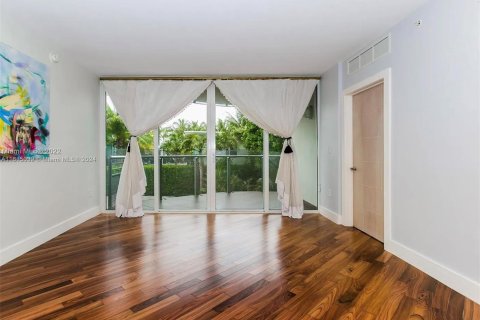 Condominio en venta en Miami Beach, Florida, 1 dormitorio, 64.29 m2 № 2077056 - foto 16