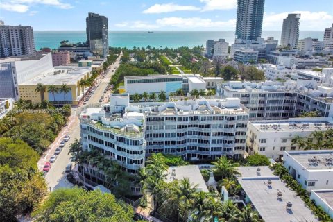 Condominio en venta en Miami Beach, Florida, 1 dormitorio, 64.29 m2 № 2077056 - foto 2