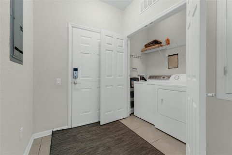 Condo in Orlando, Florida, 3 bedrooms  № 1616412 - photo 2