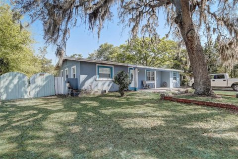 House in Apopka, Florida 4 bedrooms, 110.93 sq.m. № 1722583 - photo 1