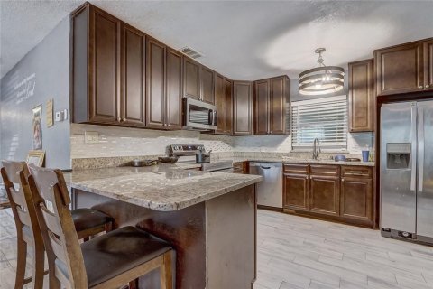 House in Apopka, Florida 4 bedrooms, 110.93 sq.m. № 1722583 - photo 10