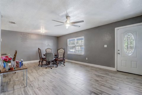 House in Apopka, Florida 4 bedrooms, 110.93 sq.m. № 1722583 - photo 8