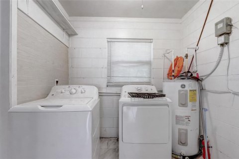 House in Apopka, Florida 4 bedrooms, 110.93 sq.m. № 1722583 - photo 14