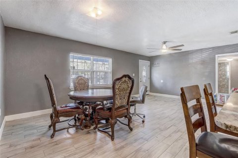 House in Apopka, Florida 4 bedrooms, 110.93 sq.m. № 1722583 - photo 11