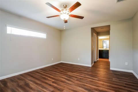 House in North Port, Florida 4 bedrooms, 170.29 sq.m. № 2198898 - photo 7