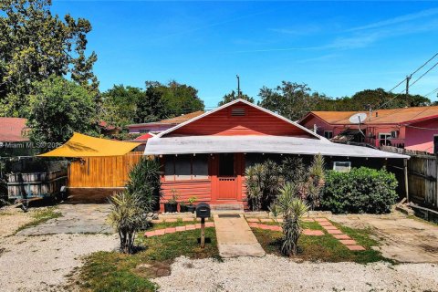 Propiedad comercial en venta en Miami, Florida, 144.74 m2 № 1977559 - foto 2