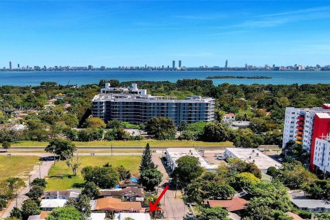 Propiedad comercial en venta en Miami, Florida, 144.74 m2 № 1977559 - foto 9