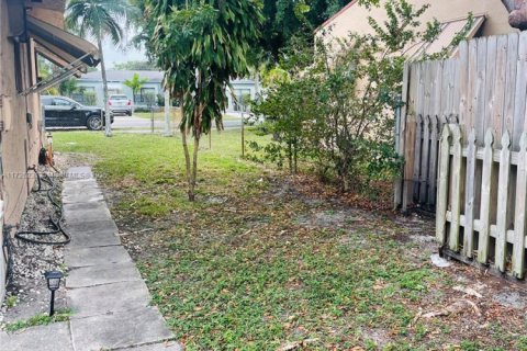 Commercial property in Hollywood, Florida 102.94 sq.m. № 1702781 - photo 8