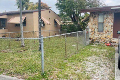 Commercial property in Hollywood, Florida 102.94 sq.m. № 1702781 - photo 1
