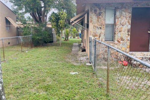 Commercial property in Hollywood, Florida 102.94 sq.m. № 1702781 - photo 3