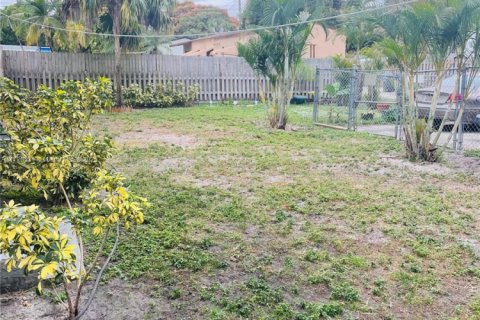 Commercial property in Hollywood, Florida 102.94 sq.m. № 1702781 - photo 6