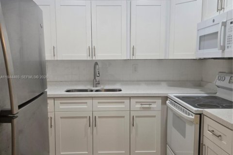 Apartment in Pompano Beach, Florida 3 bedrooms, 1172.15 sq.m. № 2000935 - photo 2