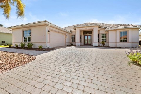 House in Weeki Wachee, Florida 3 bedrooms, 231.05 sq.m. № 2296802