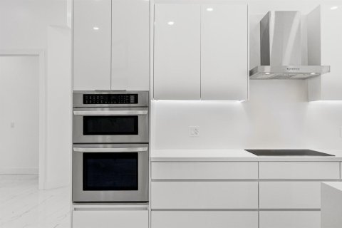 Купить виллу или дом в Порт-Сент-Луси, Флорида 10 комнат, 214.98м2, № 2282979 - фото 22