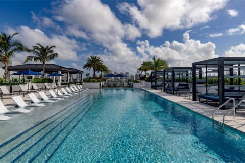 Apartamento en alquiler en Miami, Florida, 2 dormitorios, 91.69 m2 № 2075394 - foto 3