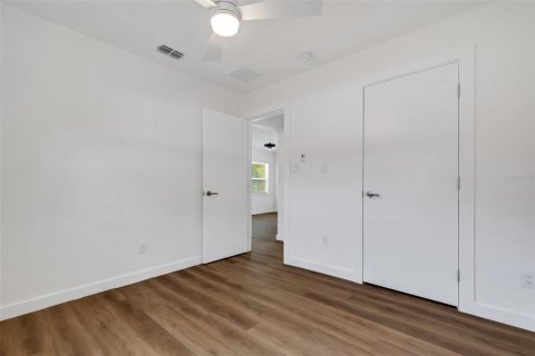 House in Saint Petersburg, Florida 3 bedrooms, 115.57 sq.m. № 1725229 - photo 20
