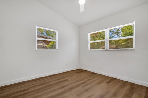 House in Saint Petersburg, Florida 3 bedrooms, 115.57 sq.m. № 1725229 - photo 21