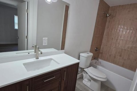 House in Saint Petersburg, Florida 3 bedrooms, 115.57 sq.m. № 1725229 - photo 16