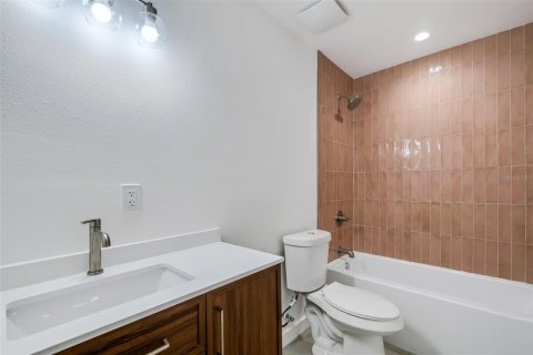 House in Saint Petersburg, Florida 3 bedrooms, 115.57 sq.m. № 1725229 - photo 26