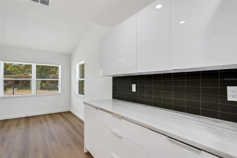 House in Saint Petersburg, Florida 3 bedrooms, 115.57 sq.m. № 1725229 - photo 5