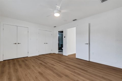 House in Saint Petersburg, Florida 3 bedrooms, 115.57 sq.m. № 1725229 - photo 13