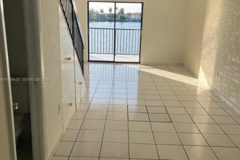 Снять в аренду кондоминиум в Хайалиа, Флорида 2 спальни, 92.25м2, № 2005271 - фото 12