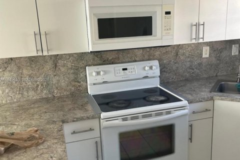 Снять в аренду кондоминиум в Хайалиа, Флорида 2 спальни, 92.25м2, № 2005271 - фото 11