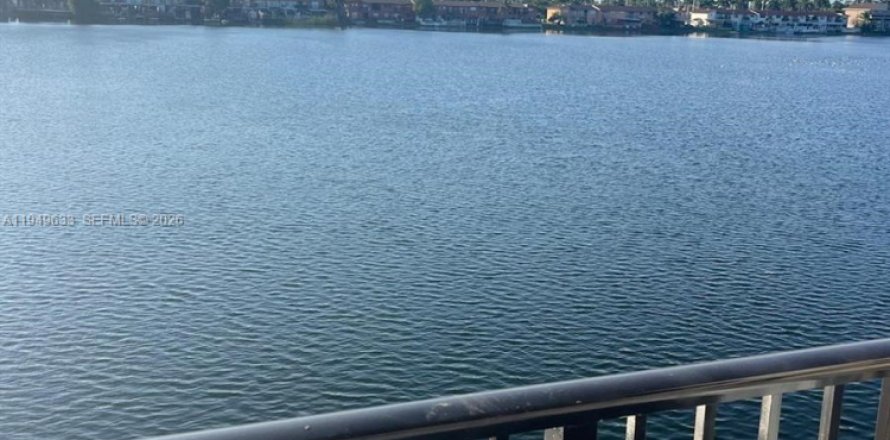 Кондоминиум с 2 спальнями в Хайалиа, Флорида № 2005271