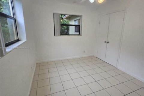 Casa en alquiler en Fort Lauderdale, Florida, 4 dormitorios, 120.77 m2 № 1978199 - foto 12