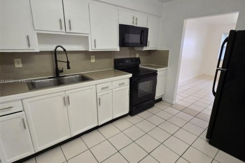 Casa en alquiler en Fort Lauderdale, Florida, 4 dormitorios, 120.77 m2 № 1978199 - foto 16