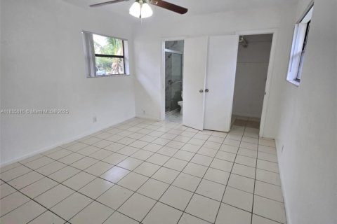 Casa en alquiler en Fort Lauderdale, Florida, 4 dormitorios, 120.77 m2 № 1978199 - foto 4