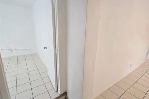 Casa en alquiler en Fort Lauderdale, Florida, 4 dormitorios, 120.77 m2 № 1978199 - foto 2