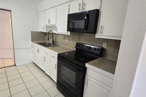 Casa en alquiler en Fort Lauderdale, Florida, 4 dormitorios, 120.77 m2 № 1978199 - foto 15