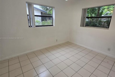 Casa en alquiler en Fort Lauderdale, Florida, 4 dormitorios, 120.77 m2 № 1978199 - foto 11