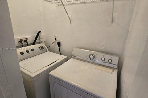 Casa en alquiler en Fort Lauderdale, Florida, 4 dormitorios, 120.77 m2 № 1978199 - foto 18