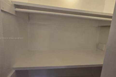 Casa en alquiler en Fort Lauderdale, Florida, 4 dormitorios, 120.77 m2 № 1978199 - foto 19