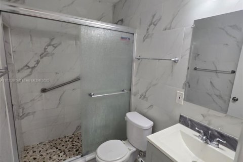 Casa en alquiler en Fort Lauderdale, Florida, 4 dormitorios, 120.77 m2 № 1978199 - foto 14