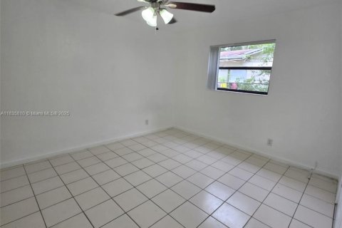 Casa en alquiler en Fort Lauderdale, Florida, 4 dormitorios, 120.77 m2 № 1978199 - foto 9