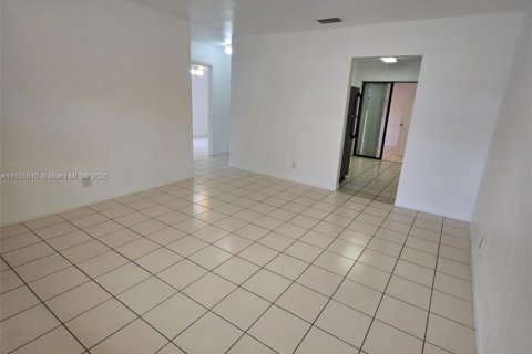 Casa en alquiler en Fort Lauderdale, Florida, 4 dormitorios, 120.77 m2 № 1978199 - foto 8