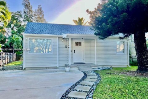 House in South Miami, Florida 3 bedrooms, 110 sq.m. № 2048068