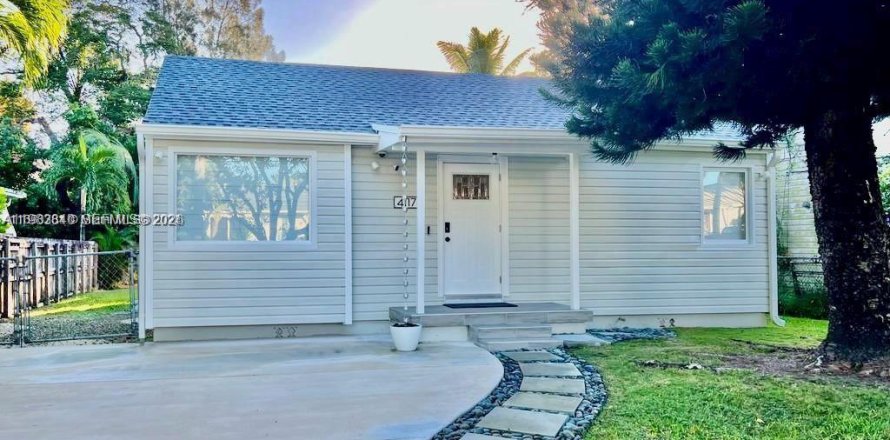 House in South Miami, Florida 3 bedrooms, 110 sq.m. № 2048068