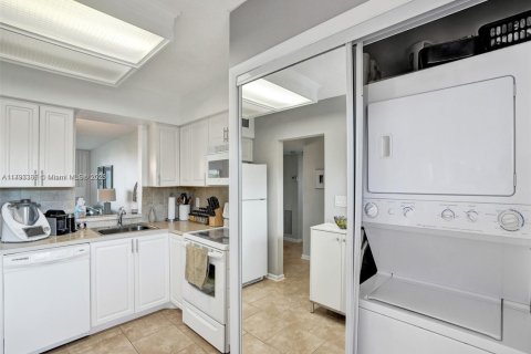 Купить кондоминиум в Маргит, Флорида 2 спальни, 102.19м2, № 2054953 - фото 9