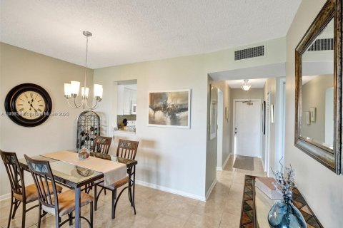 Купить кондоминиум в Маргит, Флорида 2 спальни, 102.19м2, № 2054953 - фото 20